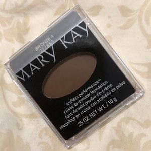 Creme-to-powder foundation BRONZE 4